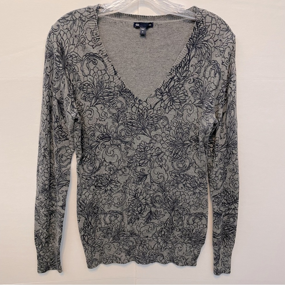 GAP Women’s Gray Sweater With Blue Floral Design Sz M